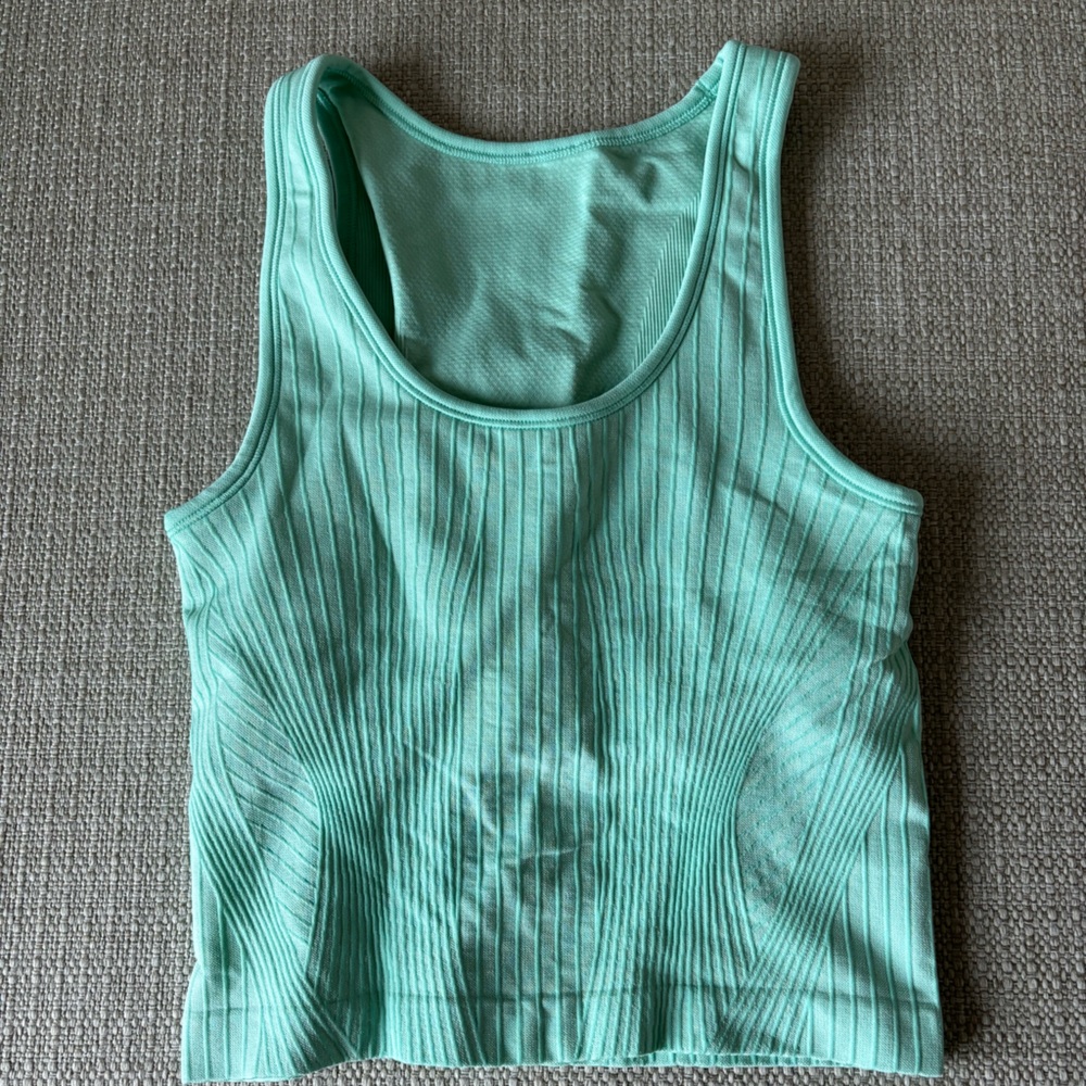 Lululemon top NWOT